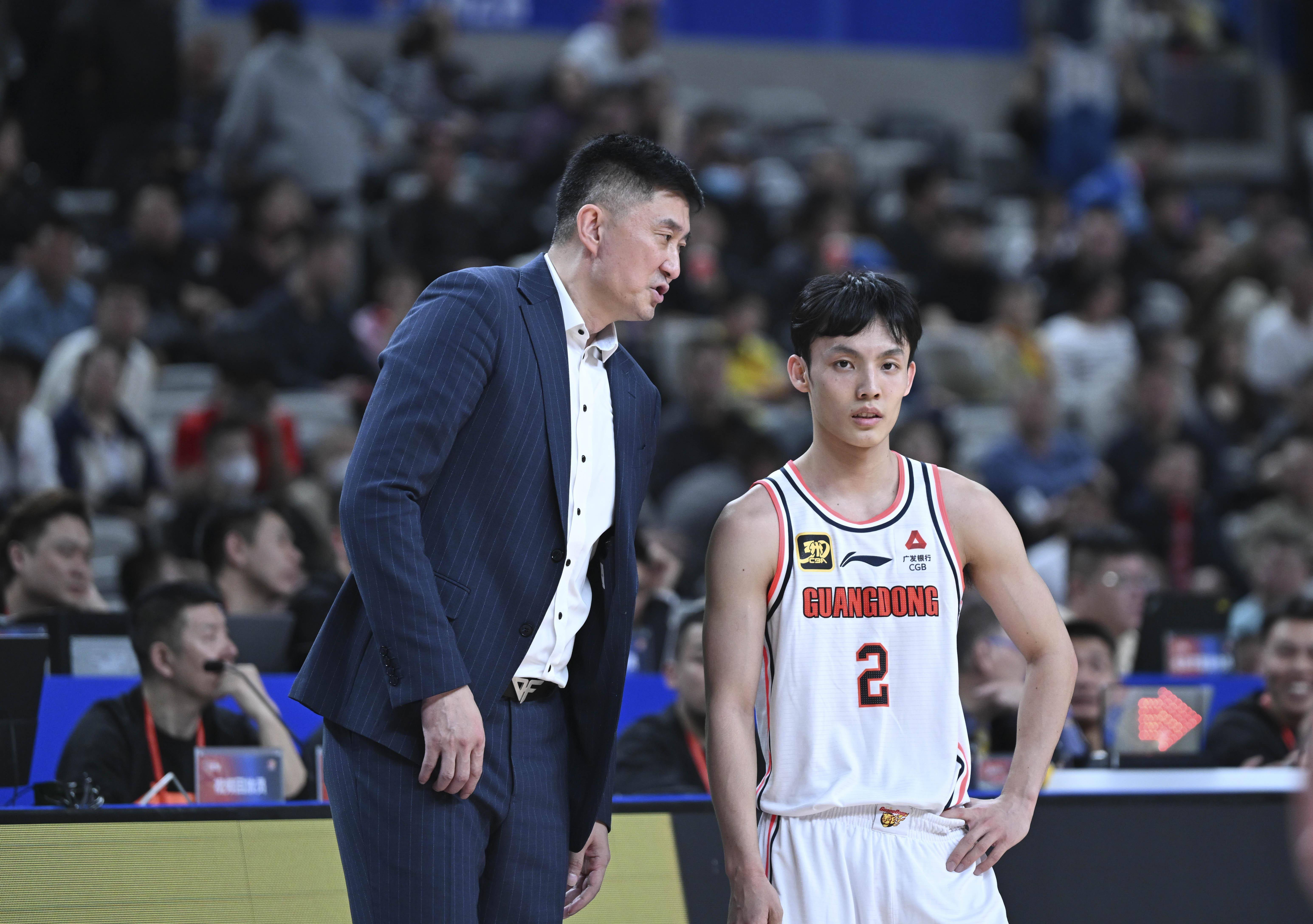 广厦男篮发布备战花絮,冲刺阶段防线松动,葡超任务艰巨,赛程密集仍需轮换 广厦男篮发布备战花絮,冲刺阶段防线松动,葡超任务艰巨,赛程密集仍需轮换