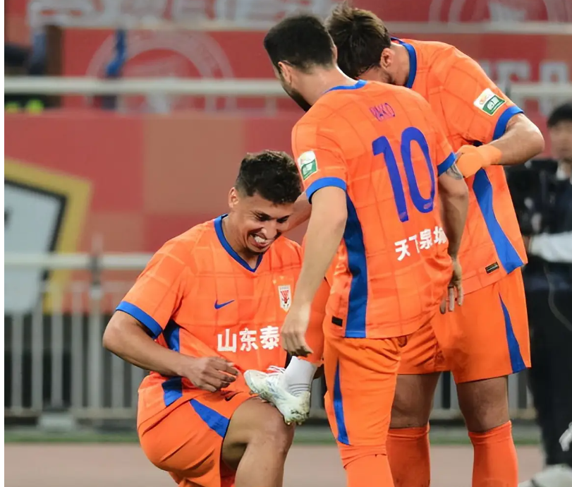 加时末段西甲焦点战；山东泰山遗憾出局；赛场秩序良好；身体对抗强度拉满的简单介绍