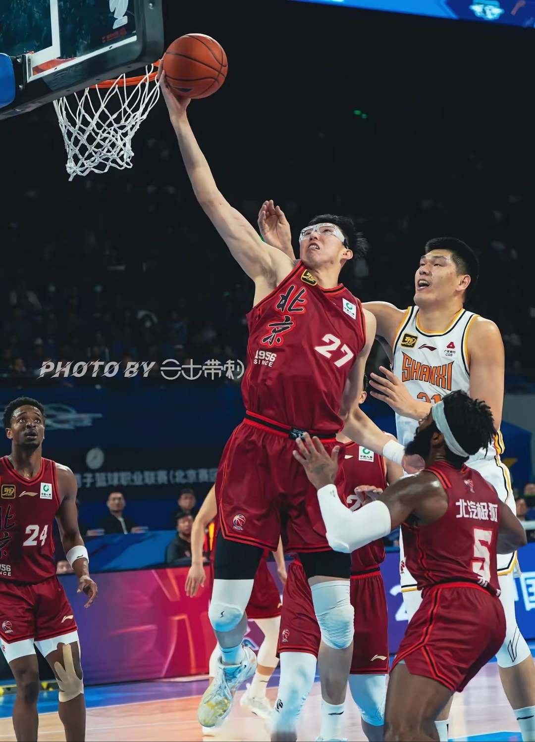 里程碑夜！山东男篮篮板制胜，CBA季后赛赛前刷纪录，媒体盛赞，训练强度明显提升的简单介绍