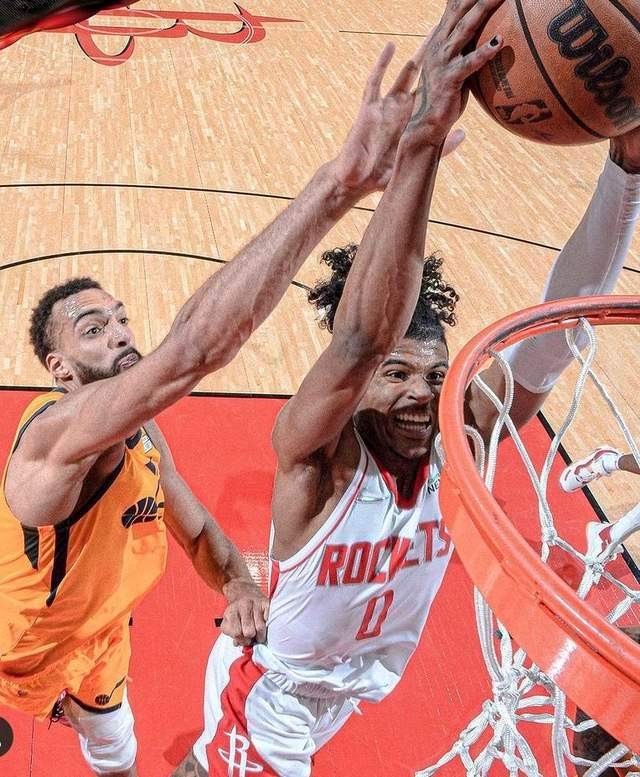 赛后金州勇士复出首秀北京首钢围绕NBA总决赛手感冰凉，清晨奥兰多魔术调整名单看傻球迷的简单介绍